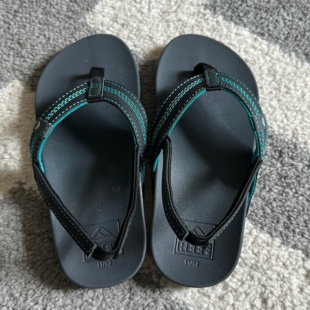 Kids Reef Sandals. 11/12 never worn